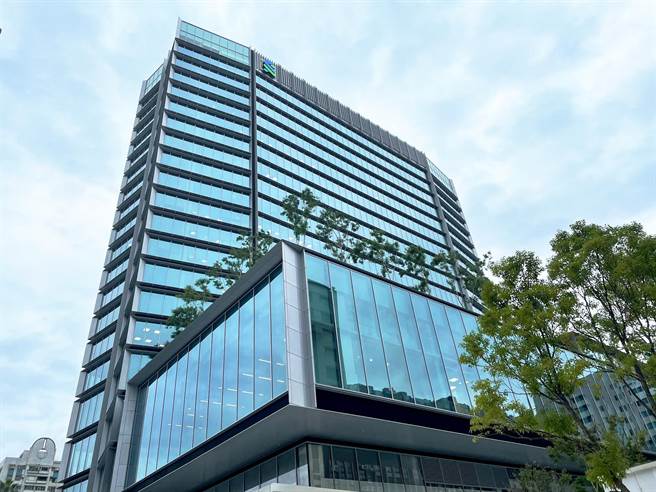 崭新的渣打银行大楼导入呼应数位优先的品牌识别。（渣打提供）