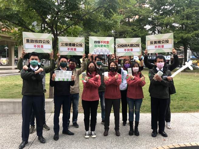 1218公投最后倒数，民进党新竹市党部持续举办街头宣讲。（民进党新竹市党部提供／陈育贤新竹传真）