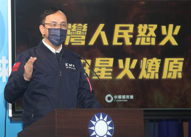 国民党主席朱立伦下午率多位「青年民主战队」年轻朋友，共同举行「台湾人民怒火 1218星火燎原」记者会。（刘宗龙摄）