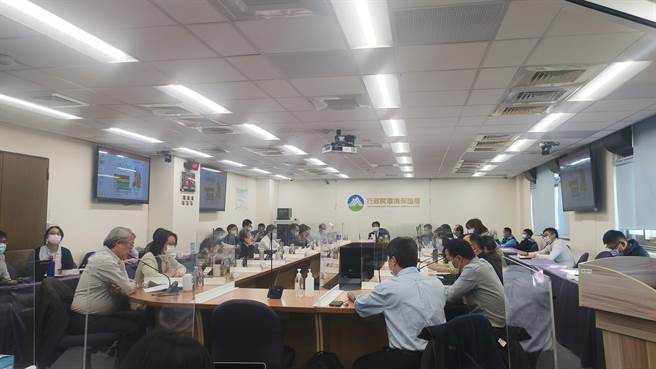 环评大会今天通过审查国卫院的国家级疫苗厂（生物制剂二厂）及建置国家级传染病检体战略平台资源库开发计画。（林良齐摄）