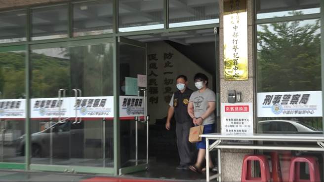 警方查获赖姓犯嫌等5人到案，全案依《违反枪炮弹药刀械管制条例》移送法办。（民眾提供／卢金足台中传真）