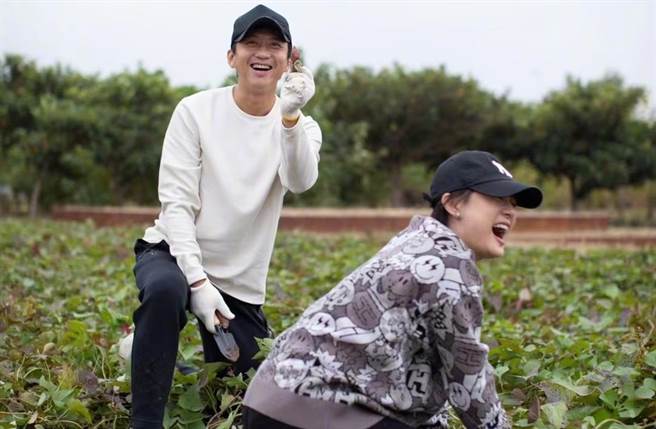 鄧超跟老婆孫儷都是演員，但他跨足綜藝後，反倒因天生的幽默感爆紅。(翻攝自turbosun微博)