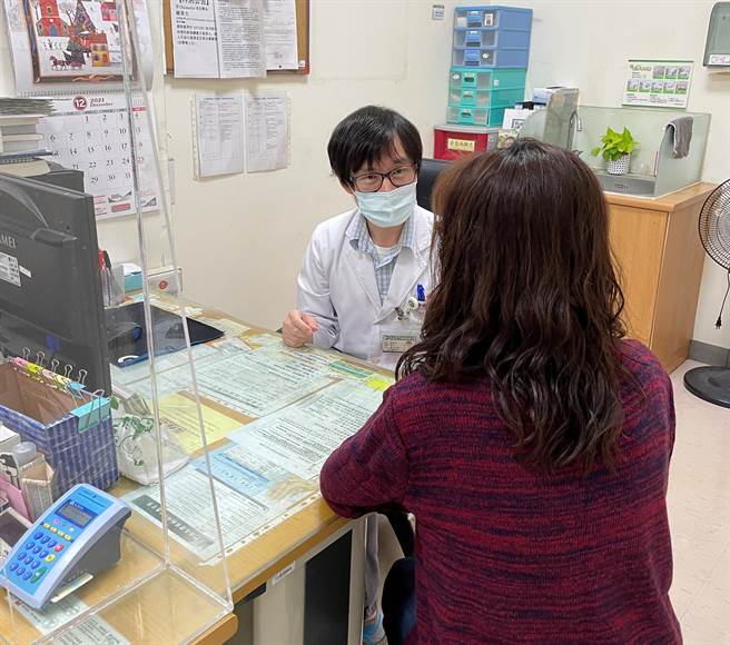 医师黄仕奇建议，受暴者最好要接受精神医疗协助，评估受创的程度并给予治疗。（大千医院提供／谢明俊苗栗传真）