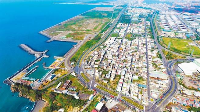 高雄大林蒲遷村案在今年初首度舉辦說明會，整合地方民代及居民的建議，並與中央多次協調，預估近期可達成共識，市府也將提出遷村安置計畫書修正方案且再度召開說明會。（資料照片）