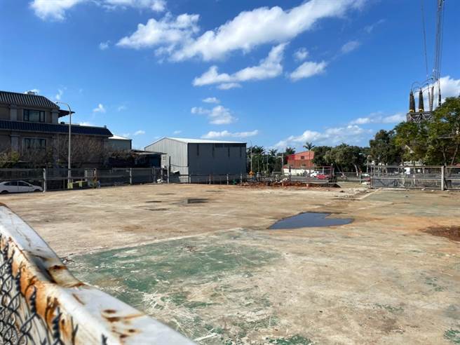 林口違規資收場在新北公安小組要求下，已移除違規貨櫃屋。（環保局提供／戴上容新北傳真）