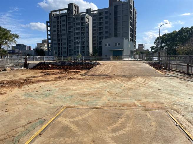 林口違規資收場在新北公安小組要求下，已移除違規貨櫃屋。（環保局提供／戴上容新北傳真）