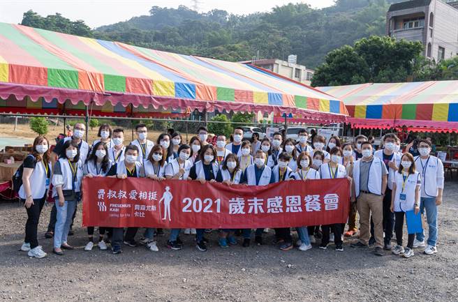 这是台湾费森尤斯卡比公司第二年与南投县生活重建协会合作举办「费叔叔爱相挺感恩餐会。（照片／台湾费森 尤斯卡比公司提供）
