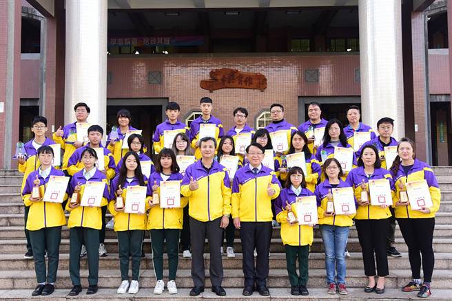 侨泰高中参加全国技艺竞赛获3金手11优胜，获奖数，中区私校第一。（侨泰高中提供／黄国峰台中传真）