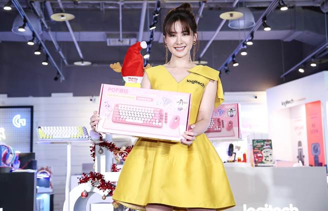 安心亚推荐MX Master3滑鼠是她认为最实用的耶诞礼物。（陈俊吉摄）