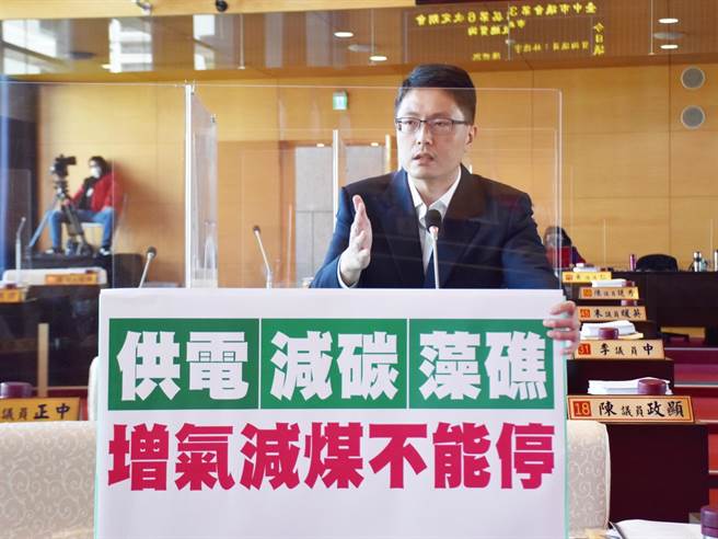 市議員林德宇指出，桃園的三接不能再延宕，公投的三接遷建案應投不同意。(陳世宗攝)