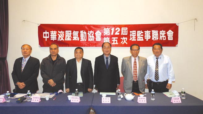 顧問團長蕭義明（左起）、副理事長蘇金樹、榮譽理事長翁育睿、理事長胡伯服、副理事長曾洪沛、常務監事黃健彰。圖／蔡榮昌