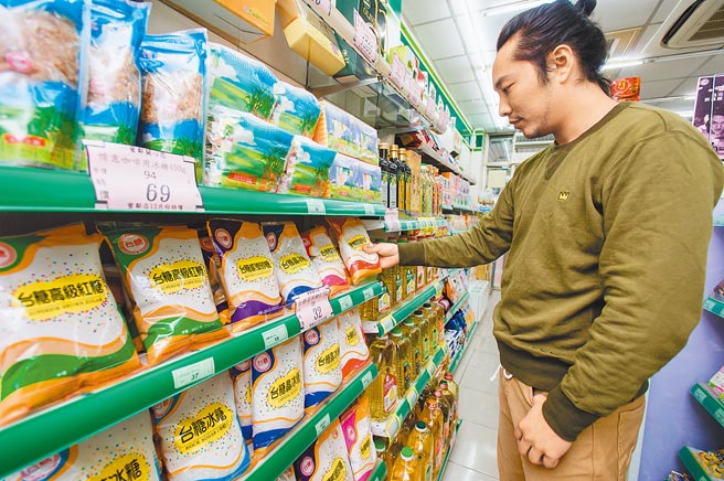 台糖昨表示，儘管原料成本上扬，但公司的沙拉油、砂糖及肉品等民生用品皆不调涨。（本报资料照片）