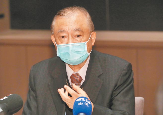 2021两岸企业家紫金山峰会7日举行，会后企业家峰会台湾秘书长尹启铭出面，说明会议内容。（郑任南摄）