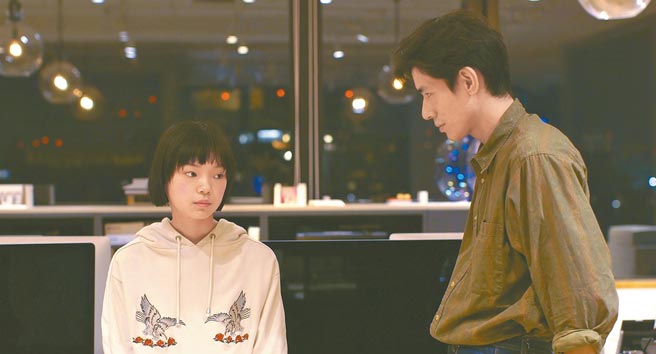 中岛步（右）与古川琴音在片中对话犀利。（东昊Andrews Film提供）