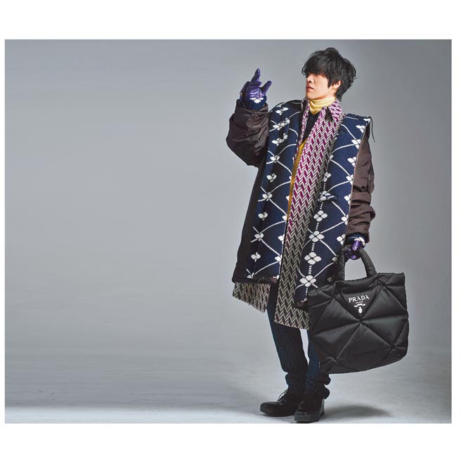 盧廣仲為PRADA華服摘下眼鏡，展現不同以往的衣著風格，不僅更加時尚，且樂在其中，讓人不禁驚呼：「這真的是盧廣仲嗎？」（JOJ PHOTO攝）