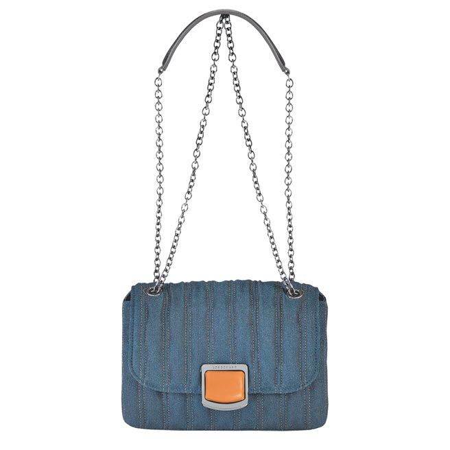 Longchamp BRIOCHE DENIM系列S斜背袋，2万2200元。（Longchamp提供）