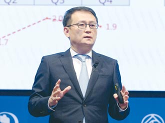 台新銀行執行副總經理黃培直：迎戰2022 掌握投資趨勢 關注3個2特徵 上半年布局、下半年收成