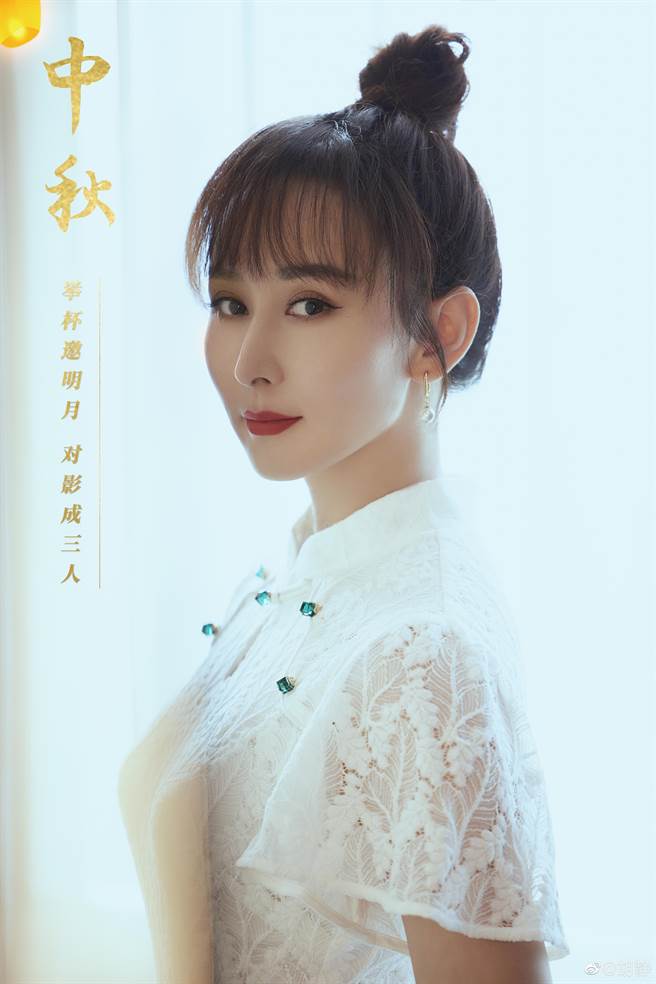 胡静可说是典型的骨感美人。（图／微博@胡静）