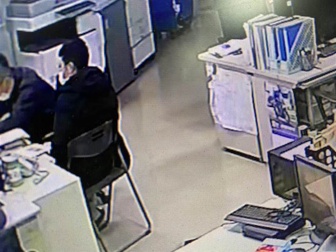 一名18歲葉姓少年報案指稱，其在埔里鎮信義路遭4名身分惡煞強押上車毆打，還取走手機，並將他載到苗栗頭份某處丟棄。（民眾提供／吳建輝彰化傳真）