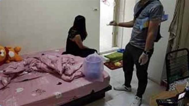 楠梓警方于今年5月底在一出租套房查获越南籍应召女子，并在房间内找到保险套与润滑液。（翻摄照片／林瑞益高雄传真）