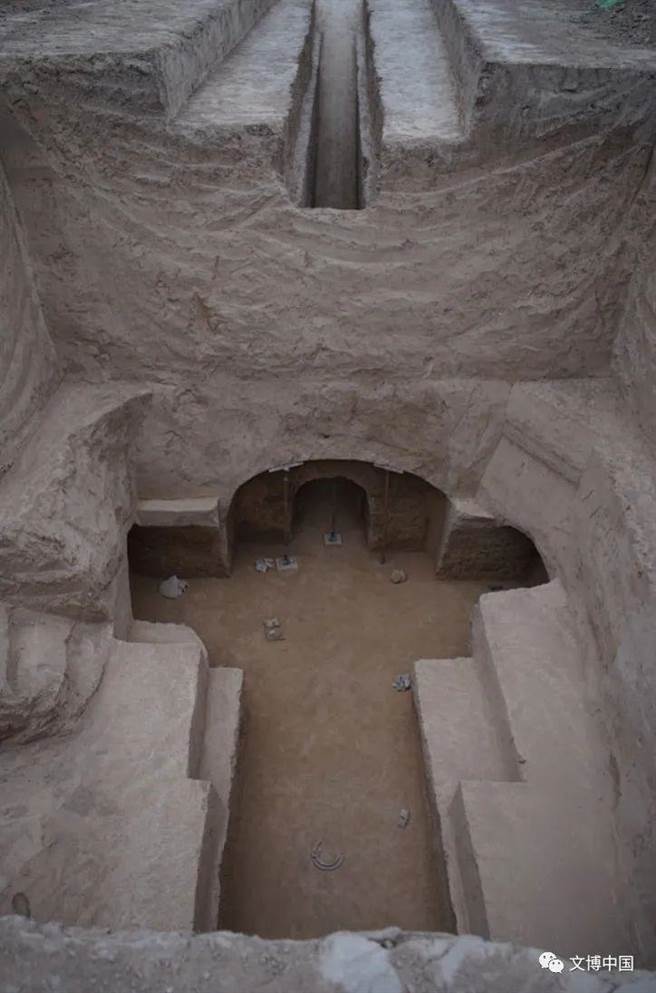 陕西咸阳成任墓地M3015全景（西-东）。（文博中国）