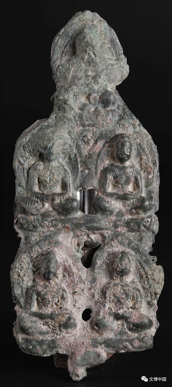 成任墓地M3015出土的金铜五尊佛像。（文博中国）