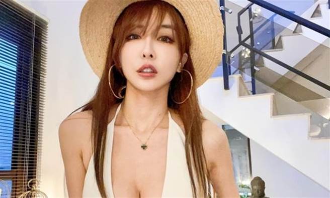 雪碧近日遭点名合作邓佳华的AV片，但她昨日就已在脸书上表示不会蹭热度。（图／FB@真雪碧 无双ss）