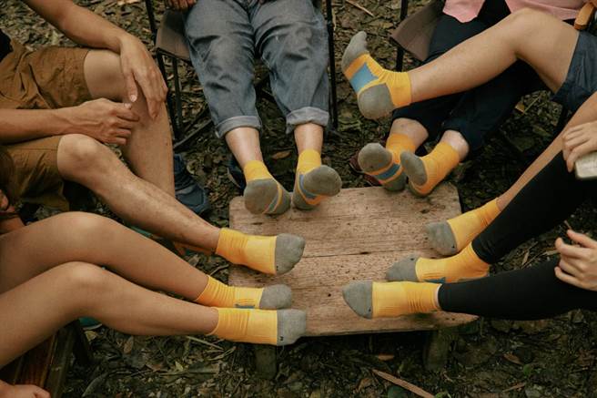 花蓮縣牛犁社區交流協會2年前推出符合長輩需求的「山海襪」，廣獲好評，經不斷改良，現又推出更具機能性第三代襪子，讓長者穿得更舒適、用得更開心。（牛犁社區發展協會提供／羅亦晽花蓮傳真）