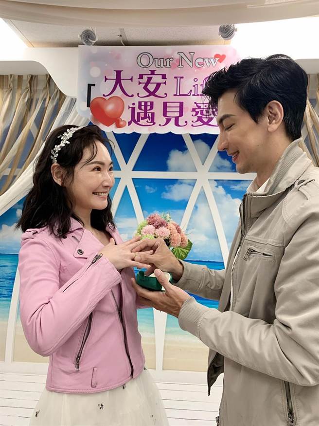 王俐人和林琮轩2个小时快闪登记。(源鑛娱乐提供)