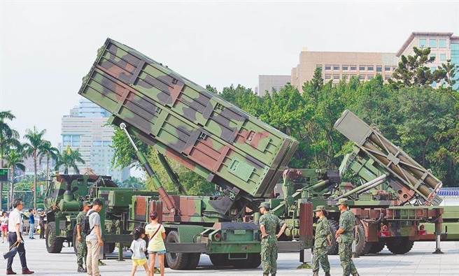 空军防空暨飞弹指挥部一名上兵不服遭指控性骚扰11名同袍遭记过、考绩列丙等汰除，提诉愿遭驳回，又提行政诉讼。高雄高等行政法院认定军方调查处分无误，驳回阿兵哥之诉。（本报资料照片／袁庭尧高雄传真）
