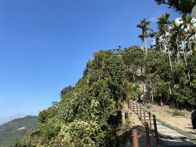 嘉义县竹崎乡阿拔泉山棱线步道竣工，今天举办启用剪彩仪式。（张亦惠摄）