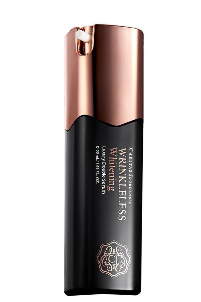 （剛獲獎的鉑金無痕煥白雙導精華。圖/業者提供）