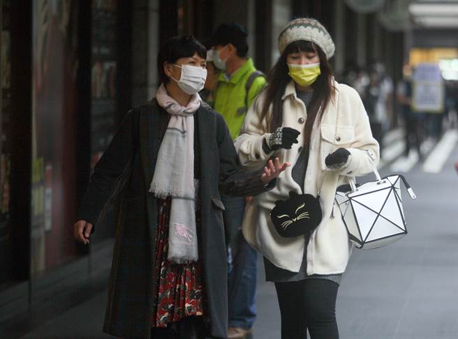 住在台湾10年的瑞典YouTuber拍片提到，台湾的冬天真的很冷。(图/本报系资料照/张铠乙摄)