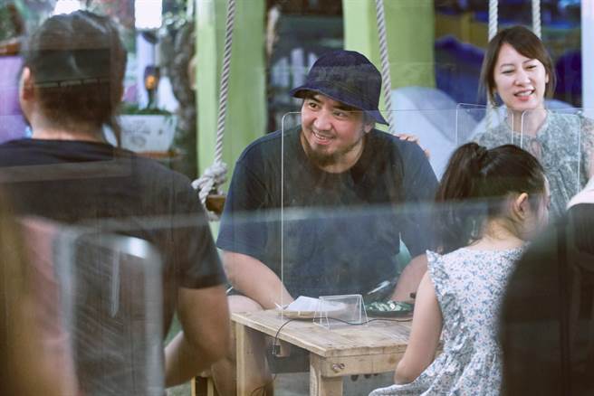 歌手Matzka到餐厅吃饭，食材完全不足。（混血儿娱乐提供）