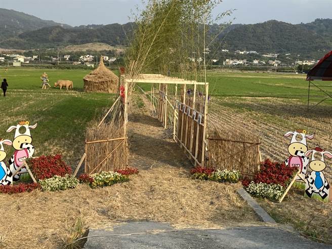 睽违2年的田中稻草艺术节睽违2年重磅回归，周末两天将在田中镇顶潭里望高瞭登场，50件稻草编织创作，还有长达50米长，以3500公斤白米打造的巨型米龙，十分有看头。（农会提供／谢琼云彰化传真）
