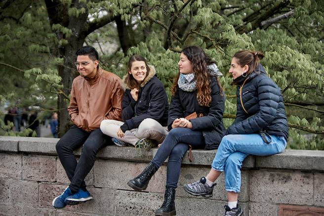 白羊座、巨蟹座、天蠍座和射手座的女生戀愛後不會避嫌，還是常常和異性朋友玩在一起。(示意圖/達志影像)