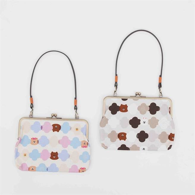 印花乐 BROWN &amp; FRIENDS 印花系列口金手帐包，1580元。（印花乐提供）