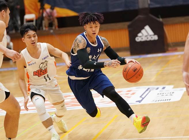 世新大學李威廷17分。（大專體總提供）