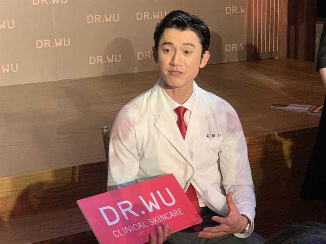 吳慷仁暢談拍攝《華燈初上》秘辛。（孫伊萱攝）