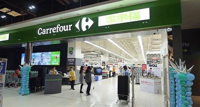 今传出20多岁女确诊足迹到过，汐止家乐福稍早已闭店清消。（本报资料库）