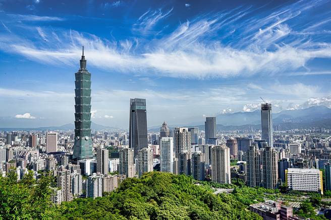 象山视野开阔，可远眺台北101 及信义商圈，是新年第一天登高望远的绝佳地点。（摄影／高讚贤）