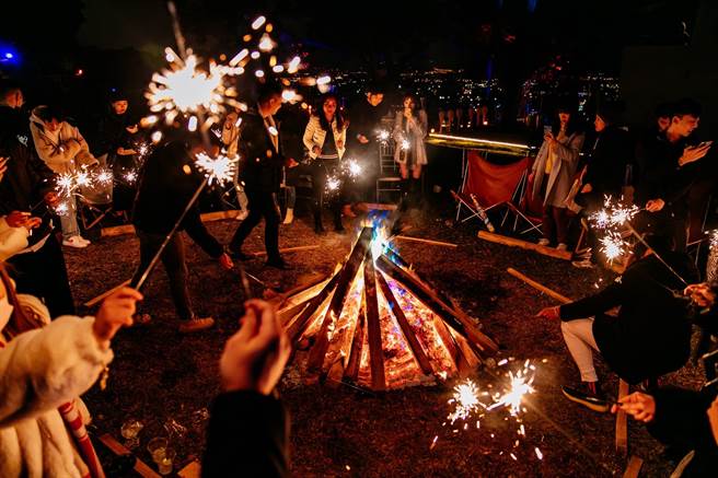 徜徉在自然环境中的山中派对，有着另一种浪漫气氛。（图／ Wonder.land 仙境）