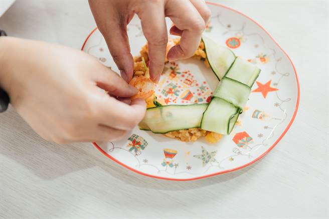 耶诞花圈鲜虾炖饭（摄影／林冠良）