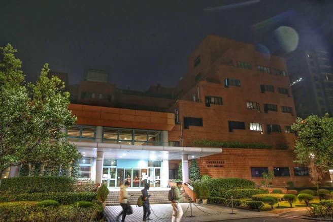 中研院P3实验室传出人员确诊，院方表示，自今(9)日晚间起，针对基因体研究中心大楼全面清洁消毒；图为中研院生物医学科学研究所。（王英豪摄）