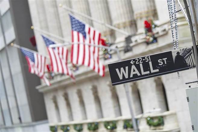 小摩预估，明年新冠疫情将会结束，全球经济全面復甦。（示意图／达志影像）