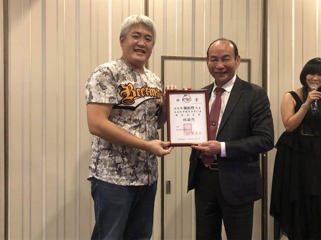 基隆市體育會第19屆棒球委員會今天舉辦新任主任暨委員授證餐會。（翻攝照片／陳彩玲基隆傳真）