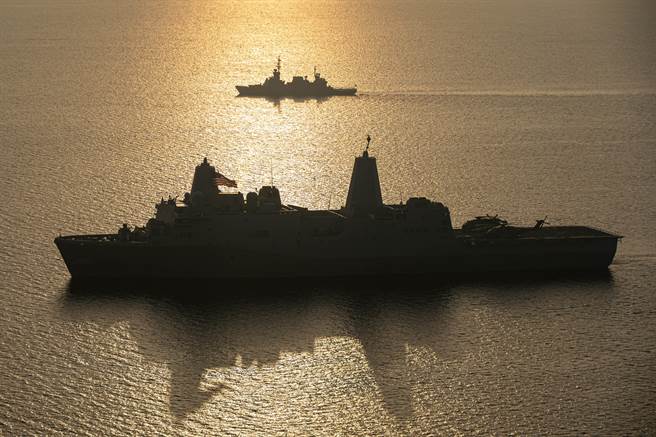 为确保轻型两栖作战舰计画继续执行，美陆战队司令愿意进一步缩减部队规模。图为「波特兰号」两栖船坞登陆舰。（图／美国陆战队）