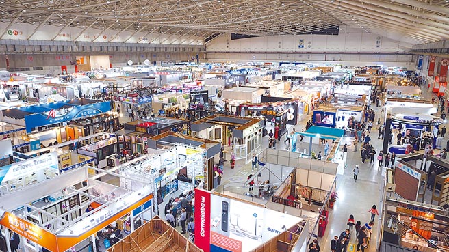 國內展出規模最大的第33屆台北國際建築建材暨產品展盛大登場；圖為去年展場參觀盛況。圖／業者提供