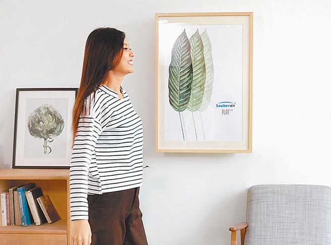 萨柏科技研发上市的「FLAT画框式空气清净机」，厚度只有9公分，外型超薄精美可融入居家装潢不违和。图／业者提供