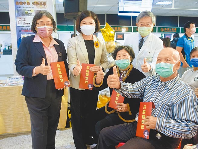 雲林縣政府優化出院服務關懷，首創「關雲長」APP與「長照關懷包」。（張朝欣攝）